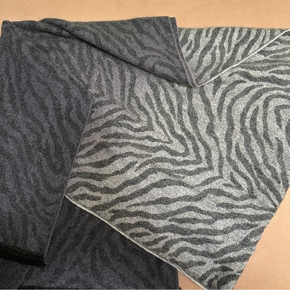 Echo New York Grey Ombre Zebra Stripe Winter Scarf - Picture 4 of 6